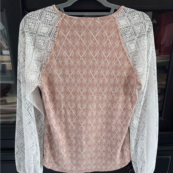 Gimmicks Women's Lace Sleeve Top - dusty rose and White, size large. - Picture 2 of 7